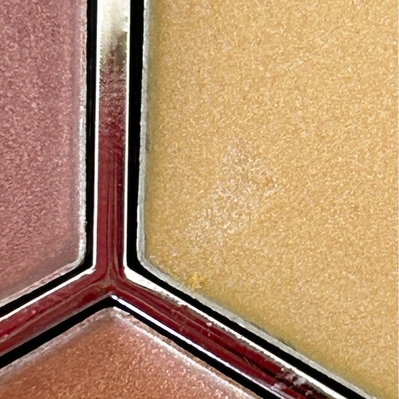 NIB Iconic London Dewy Glow Highlight Palette - Picture 3 of 3